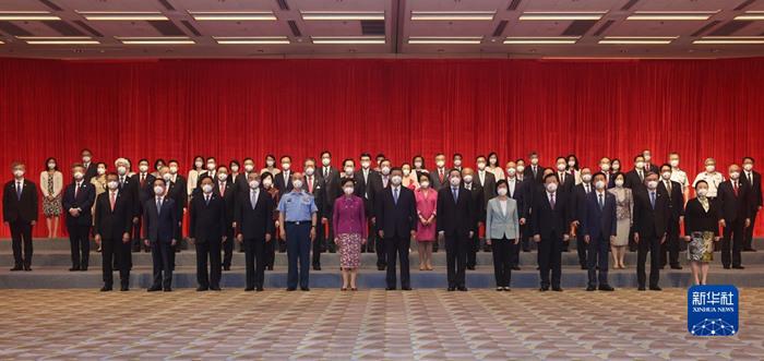 習(xí)近平會見香港特別行政區(qū)行政、立法、司法機關(guān)負(fù)責(zé)人