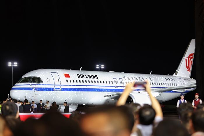 國航、南航接收首架C919飛機