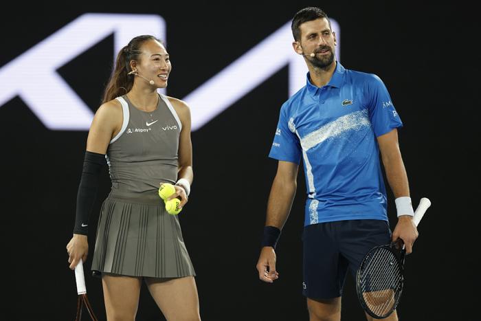 夢(mèng)幻聯(lián)動(dòng)！鄭欽文搭檔德約出戰(zhàn)澳網(wǎng)表演賽