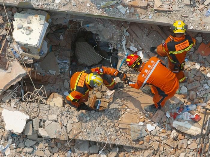 中國(guó)救援隊(duì)伍在緬開展聯(lián)合救援行動(dòng)