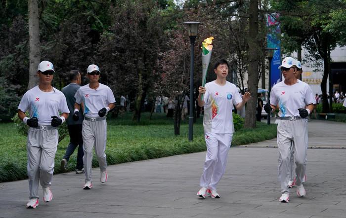 世運會史上首次火炬?zhèn)鬟f在四川舉行