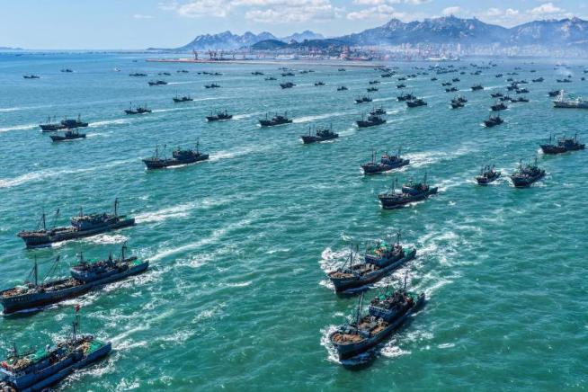 黃渤海伏季休漁結(jié)束 山東榮成千帆出海