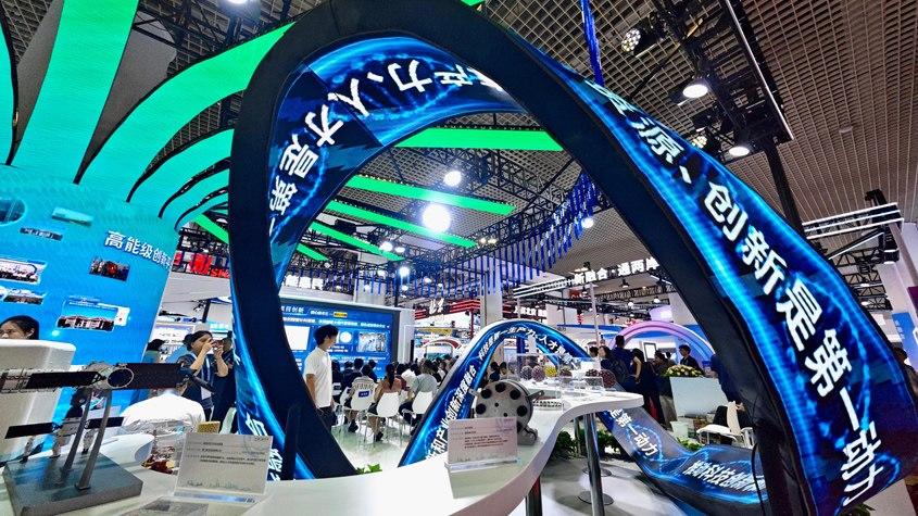 第二十五屆中國(guó)國(guó)際投洽會(huì)科技感十足