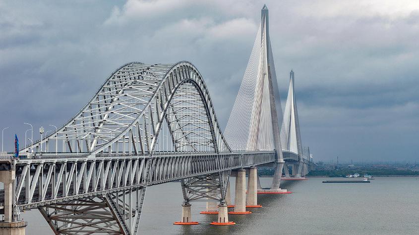 世界最大跨度斜拉橋常泰長江大橋通車