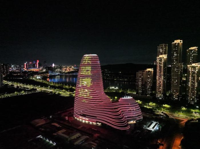 廣西南寧高樓、地標(biāo)“點(diǎn)燈”迎東博