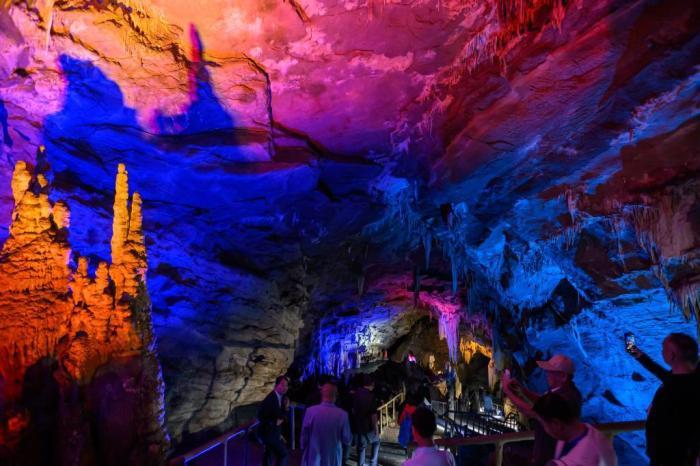 探訪(fǎng)世界自然遺產(chǎn)重慶芙蓉洞