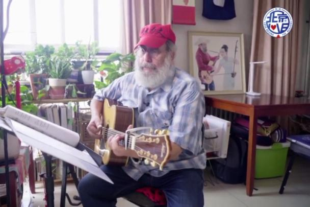 自彈自唱，我把中國(guó)唱給你聽(tīng)