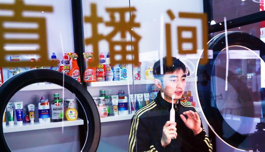 “小粉紅”還是“躺平一代”？中國當代青年呈現(xiàn)多色光譜<div   id=