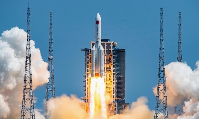 十年鏗鏘步，中國新坐標(biāo)<p>以非凡十年的奮進(jìn)征程為縱軸，以時代先鋒的擔(dān)當(dāng)作為為橫軸，立于新時代中國的現(xiàn)實原點，來路星光燦燦，今朝群英堂堂。<p>