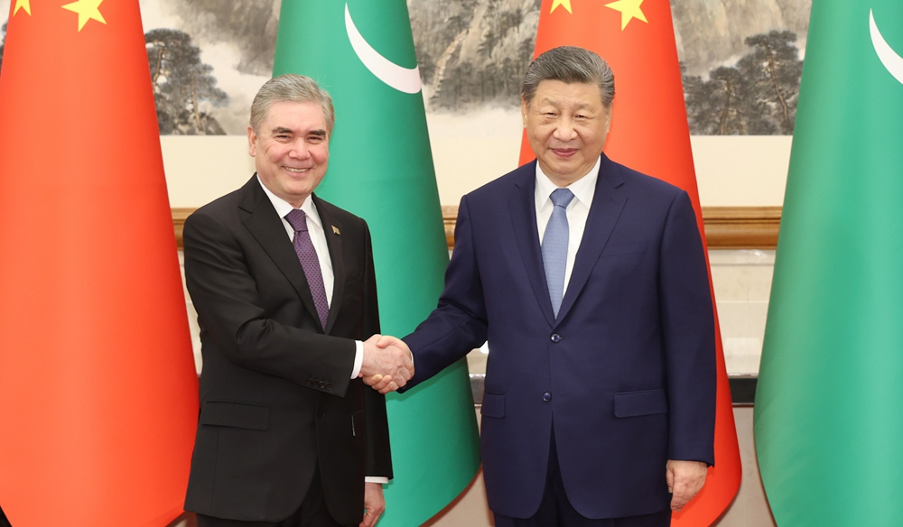 習(xí)近平會(huì)見(jiàn)土庫(kù)曼斯坦民族領(lǐng)袖、人民委員會(huì)主席別爾德穆哈梅多夫