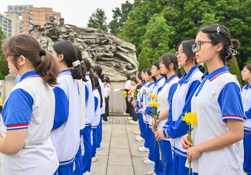廣州舉行“英雄花開(kāi)英雄城”清明紀(jì)念英烈活動(dòng)