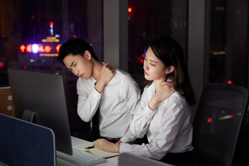 久坐傷身！中醫(yī)教你三組動(dòng)作緩解肩頸疲勞