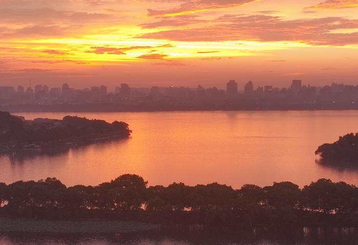 杭州西湖日出朝霞?jí)衙?>
     <p>杭州西湖日出朝霞?jí)衙?/p>
</a><a href=