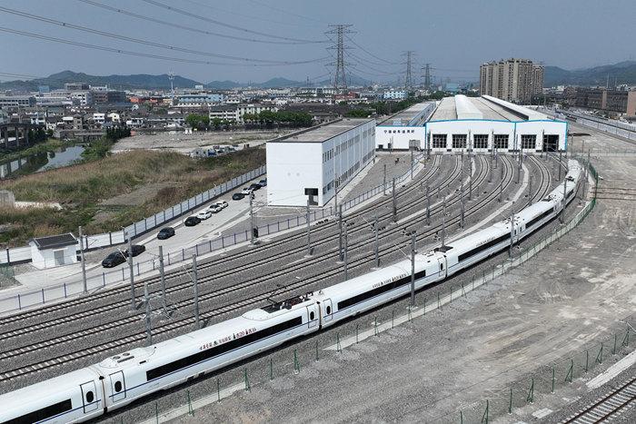 “陸地航母”寧波動(dòng)車所啟用
