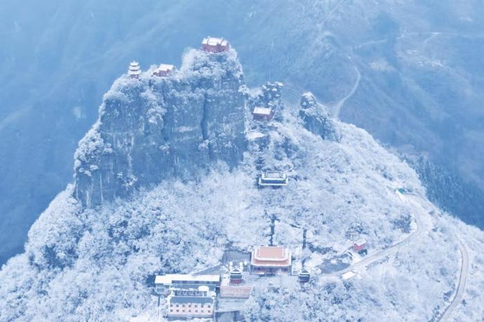 湖北“中武當”：古建披銀甲 冰雪作丹青