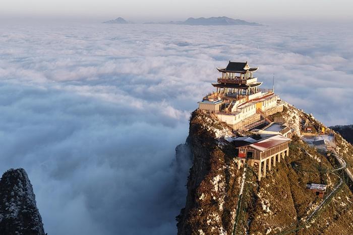 四川萬源八臺山云海、日出、佛光、雪景同框