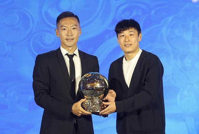 吳曦獲得中國(guó)金球獎(jiǎng)